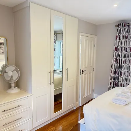Luxury 2 Bedroom Townhouse - Town Centre 3 Minute Walk -free Parking -wifi Séjour chez l'habitant Killarney