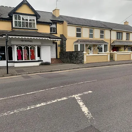3 Fair Hill House Centrally Located With Parking And Wifi Sleeps 6 Killarney