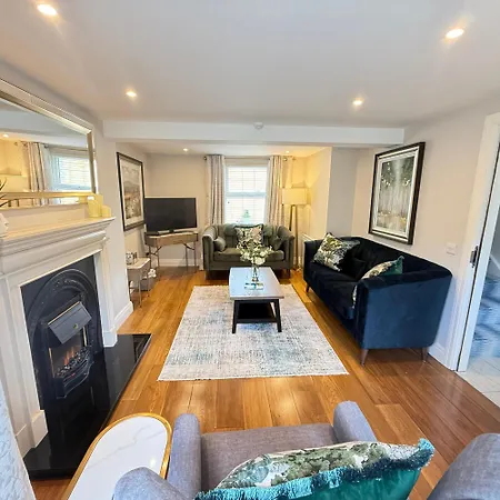 Holiday home 3 Fair Hill House Centrally Located With Parking And Wifi Sleeps 6 *