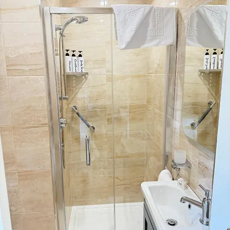 Luxury 2 Bedroom Townhouse - Town Centre - Free Private Parking Killarney