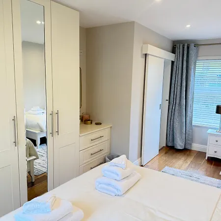 Cosy Town House - 3 Minute Walk To Town Centre With Free Parking And Wifi Sleeps 6 Cill Airne