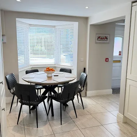 Feriehus 3 Fair Hill House Centrally Located With Parking And Wifi Sleeps 6 *