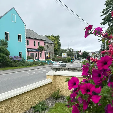 Cosy Town House - 3 Minute Walk To Town Centre With Free Parking And Wifi Sleeps 6 Rum i privatbostad *