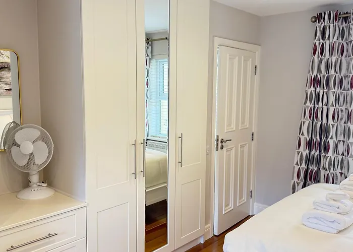Luxury 2 Bedroom Townhouse - Town Centre 3 Minute Walk -free Parking -wifi Pansiyon Killarney
