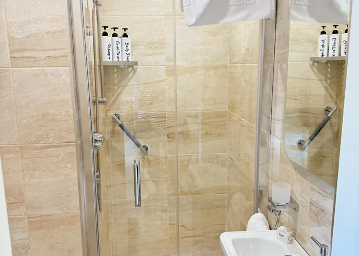 Luxury 2 Bedroom Townhouse - Town Centre 3 Minute Walk -free Parking -wifi Killarney