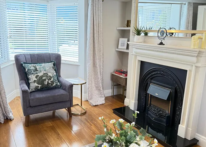 Pansiyon Luxury 2 Bedroom Townhouse - Town Centre 3 Minute Walk -free Parking -wifi