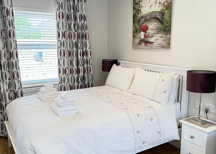 Pansiyon Luxury 2 Bedroom Townhouse - Town Centre 3 Minute Walk -free Parking -wifi