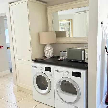 Luxury 2 Bedroom Townhouse - Town Centre 3 Minute Walk -free Parking -wifi Privatunterkunft